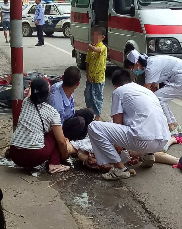 突发!桂林一十几岁小女孩发生一起惨烈车祸,肠子都出来了!
